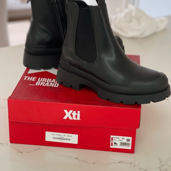 NEVER WORN Black Boots Women Size 9 - Picture 4 of 5